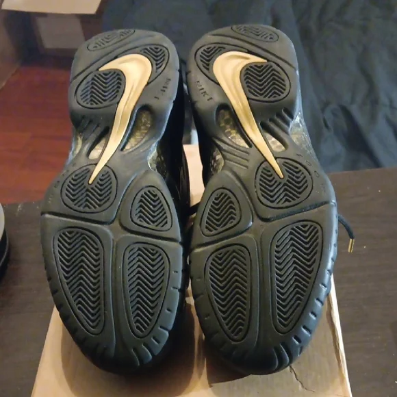 Nike Air Foamposite Pro (2018) Black Metallic Gold Mens 9 Womens 10.5 EUC - Picture 9 of 10